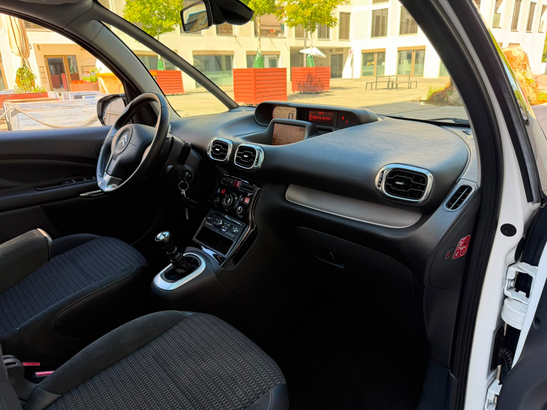 CITROEN C3 Picasso 1.6 HDi Exclusive-image-20