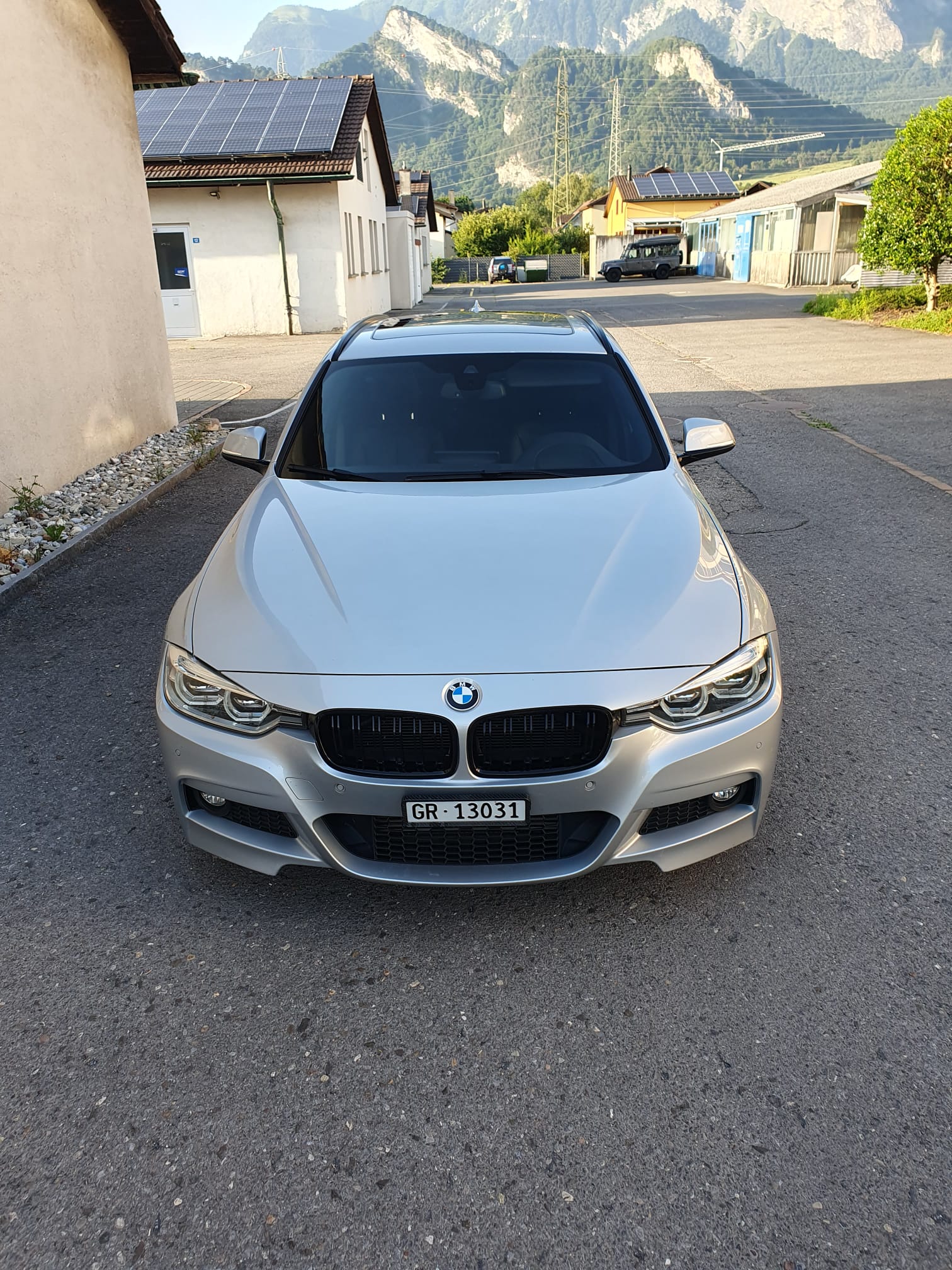 BMW 320d xDrive SAG Touring *Vollausstattung*-showroom-element-1