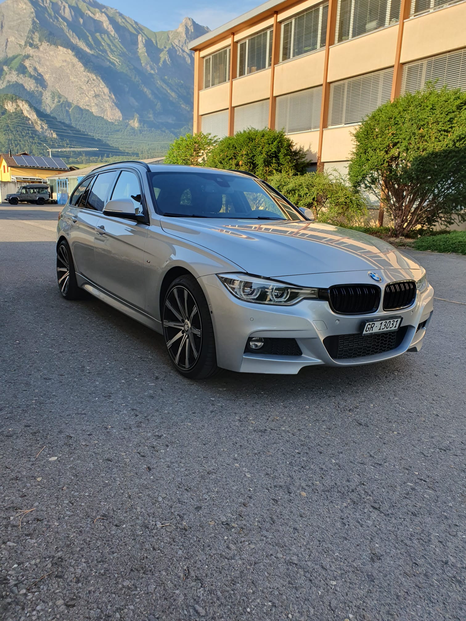 BMW 320d xDrive SAG Touring *Vollausstattung*-showroom-element-2