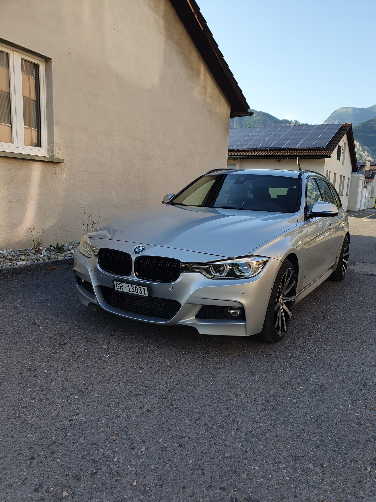 BMW 320d xDrive SAG Touring *Vollausstattung*