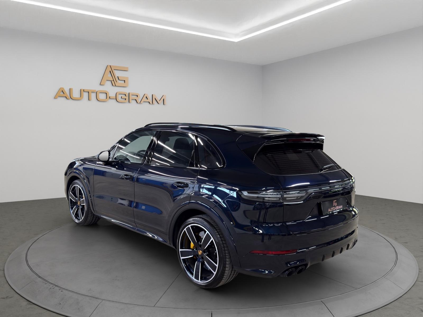 PORSCHE Cayenne Turbo-showroom-element-2