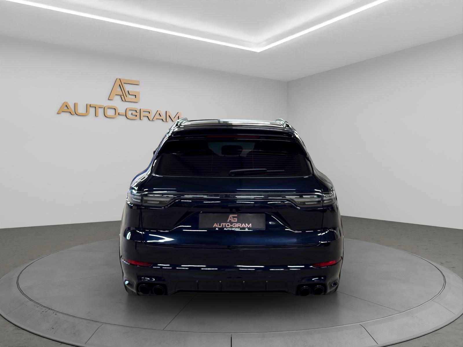 PORSCHE Cayenne Turbo-showroom-element-3