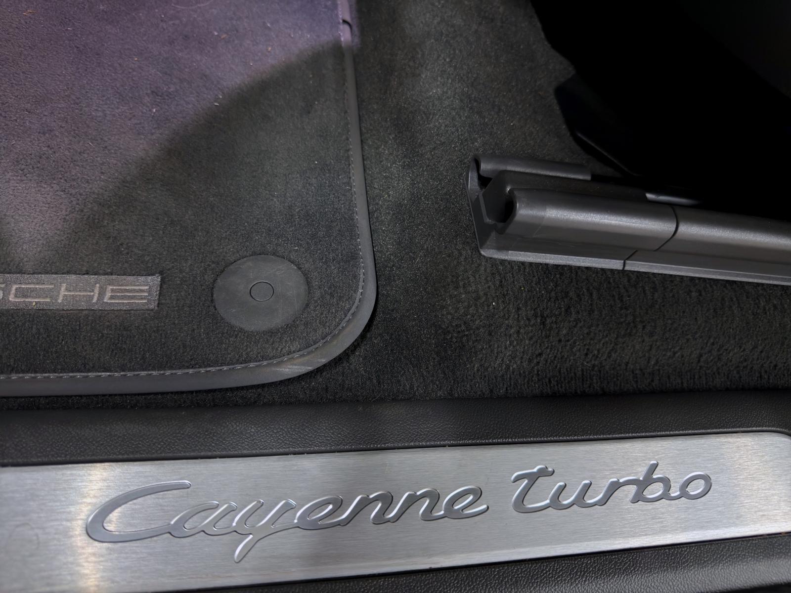 PORSCHE Cayenne Turbo-image-22