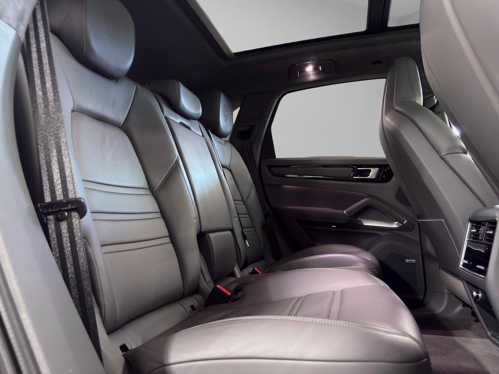 PORSCHE Cayenne Turbo-image-13