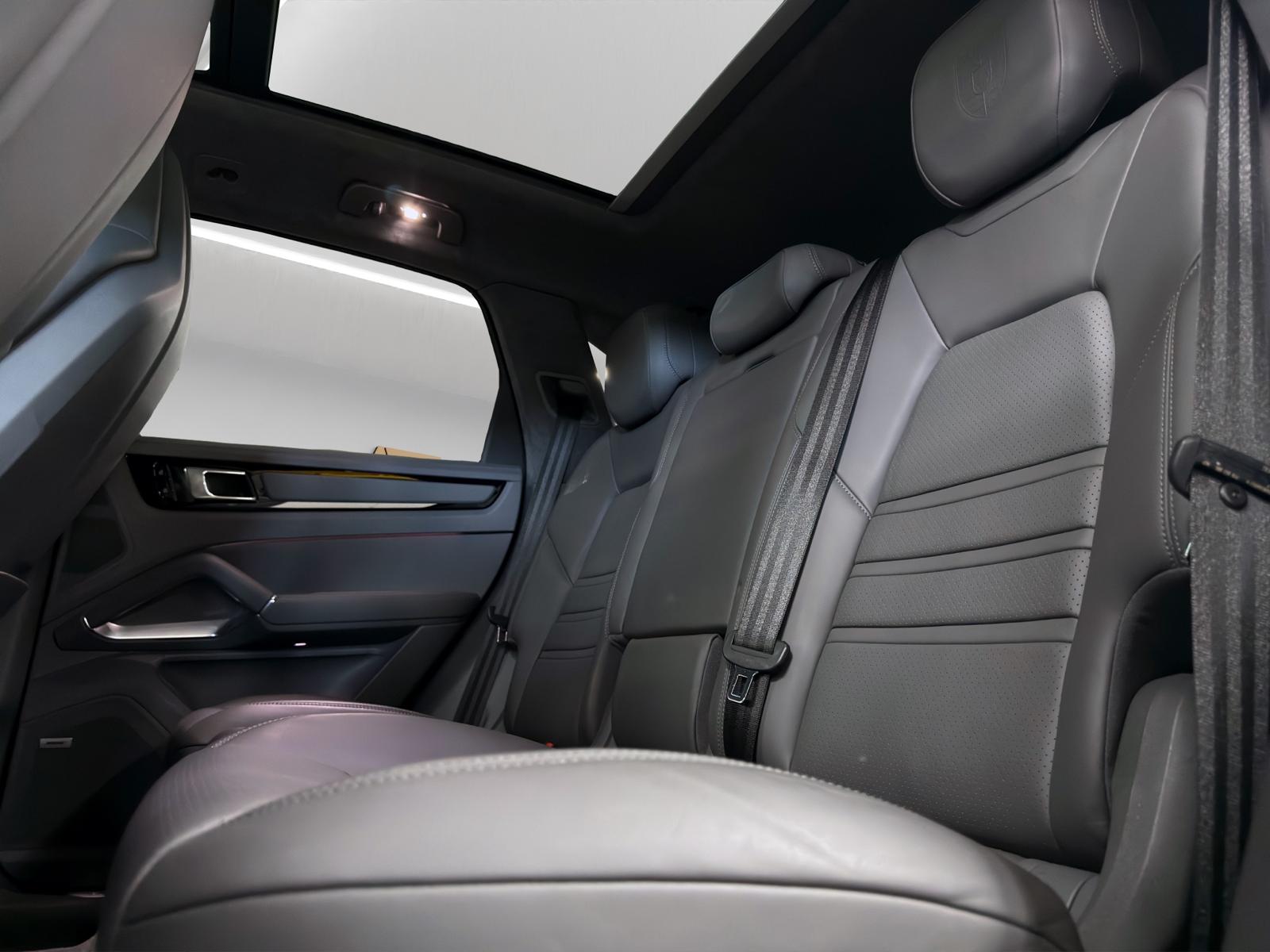 PORSCHE Cayenne Turbo-image-12