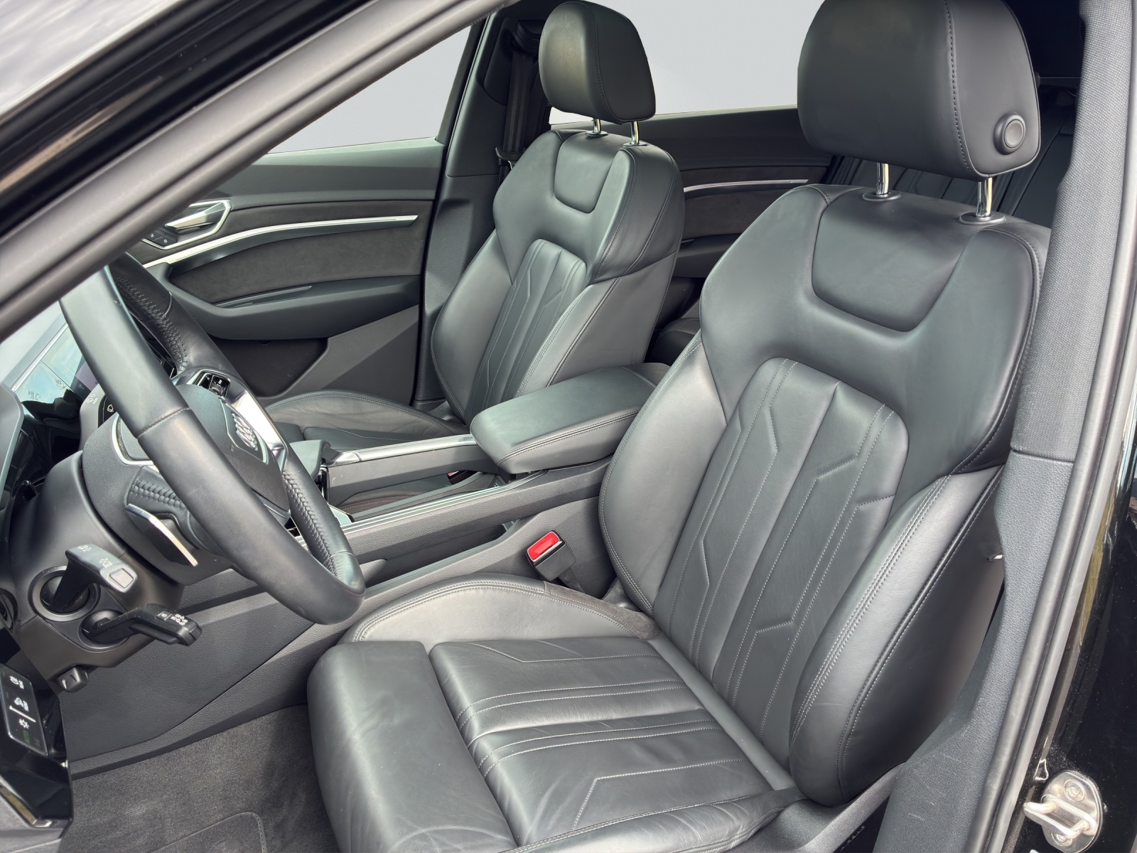 AUDI e-tron 55 Advanced quattro-image-7