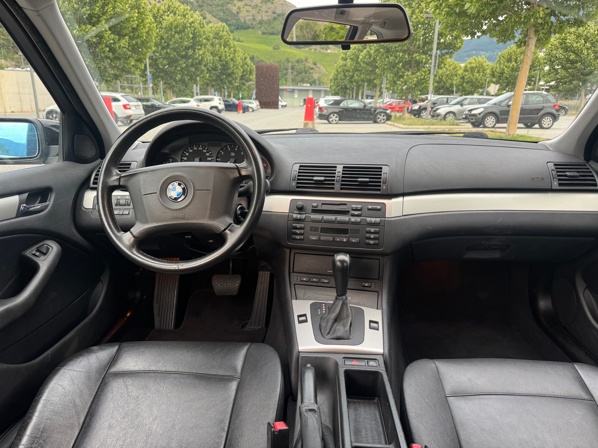 BMW 325xi-image-6