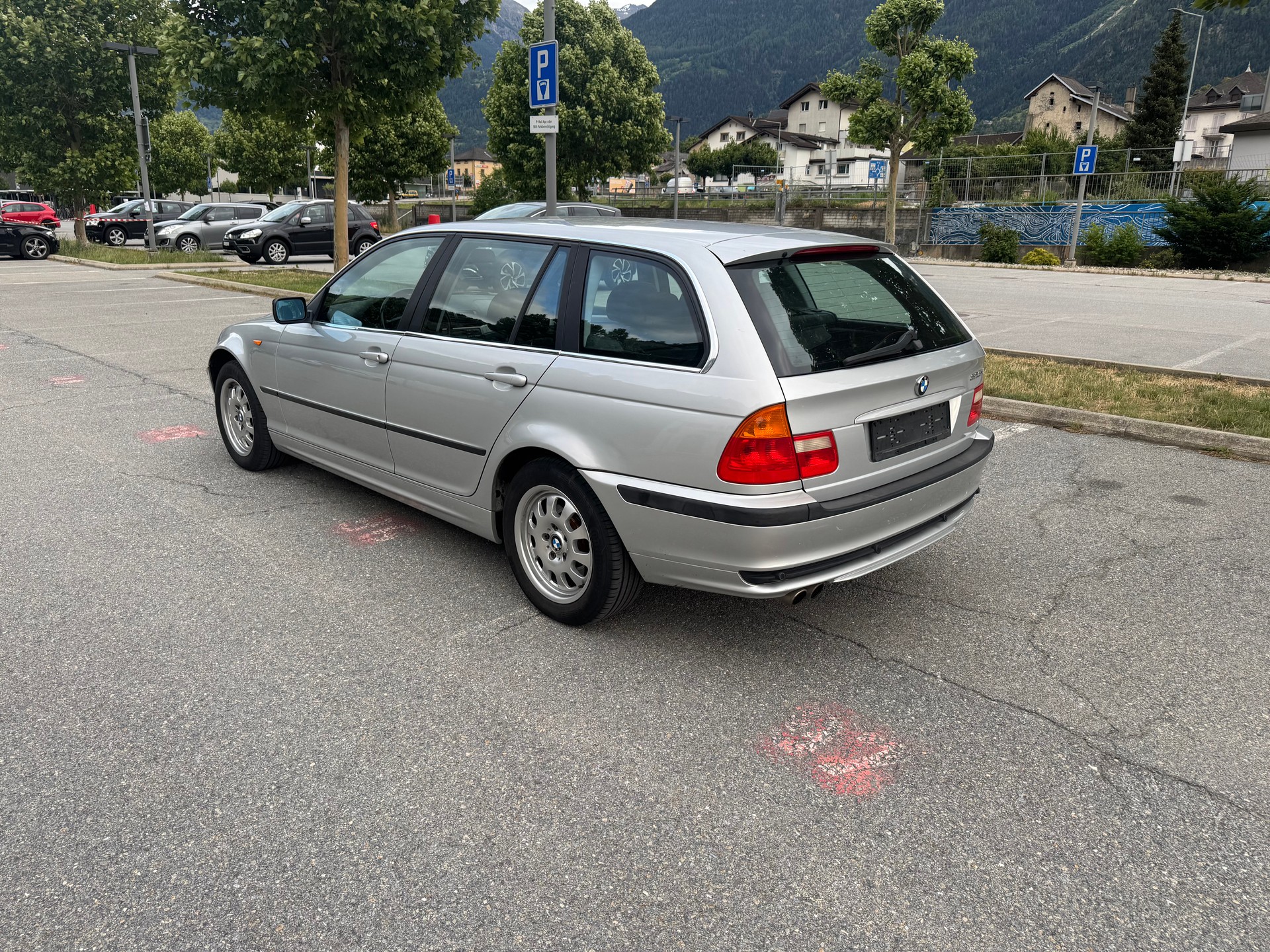 BMW 325xi-image-1