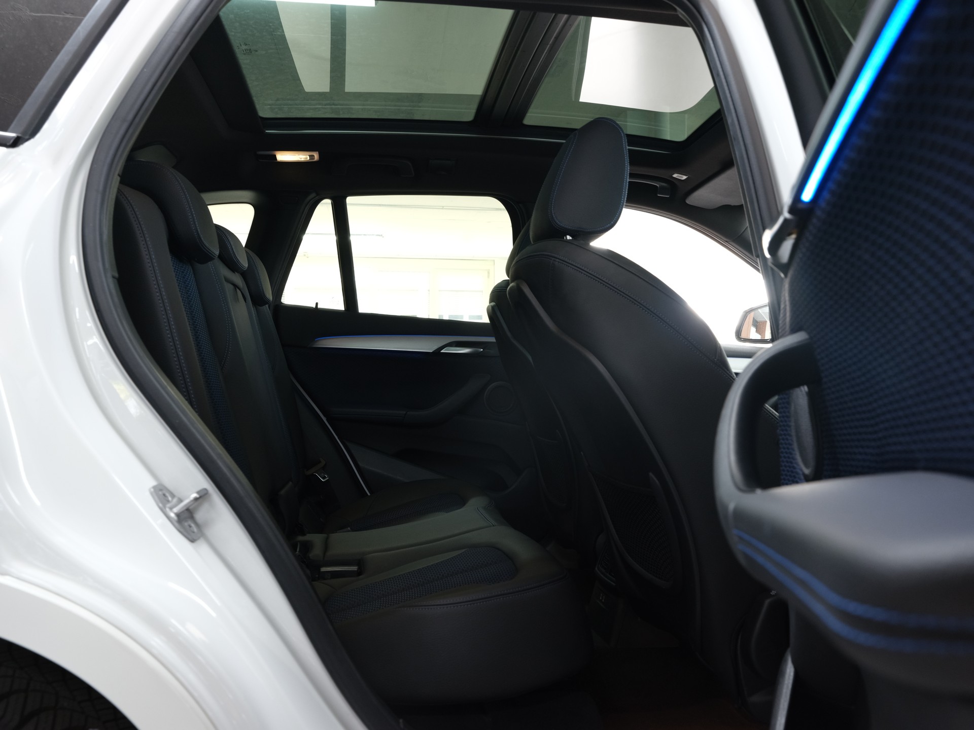 BMW X1 xDrive 20d M Sport Fleet Edition Steptronic *Panorama* *Rückfahrkamera* *Carplay*-image-23