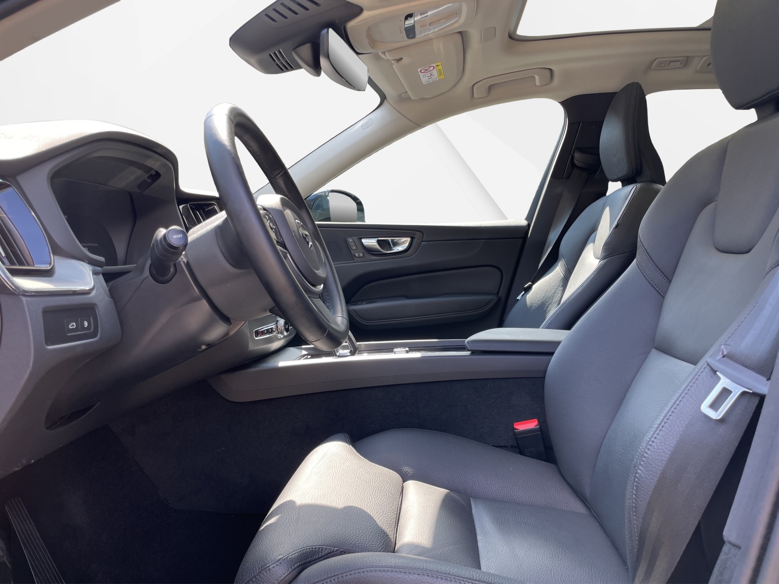 VOLVO XC60 2.0 T6 TE Plus Dark eAWD-image-9