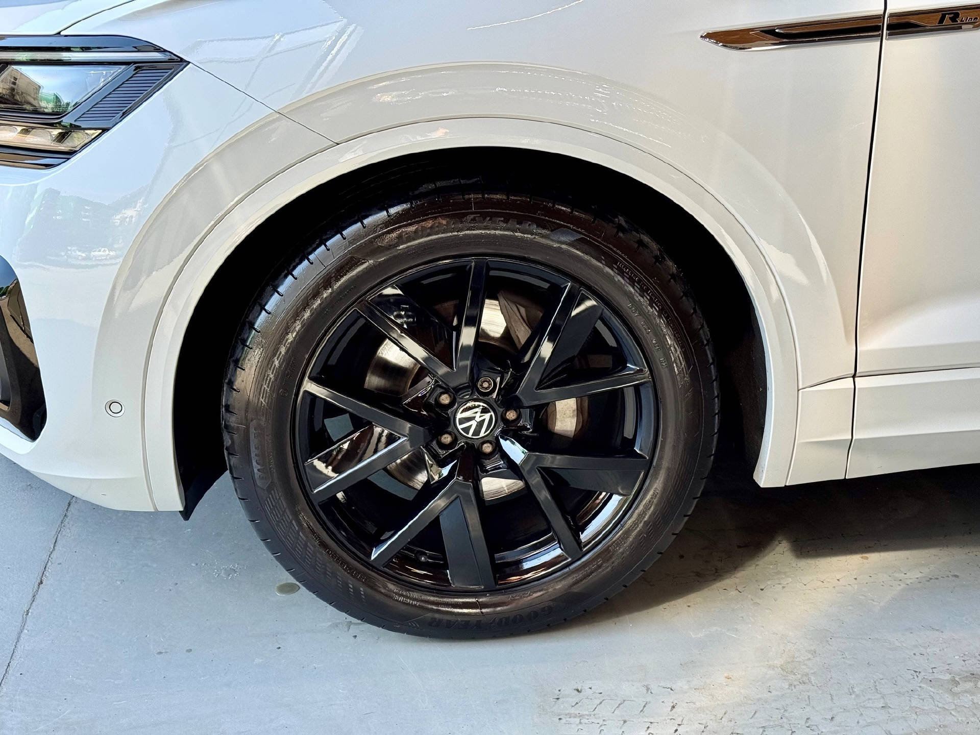 VW Touareg 3.0 V6 TDI 286 R-Line-image-11