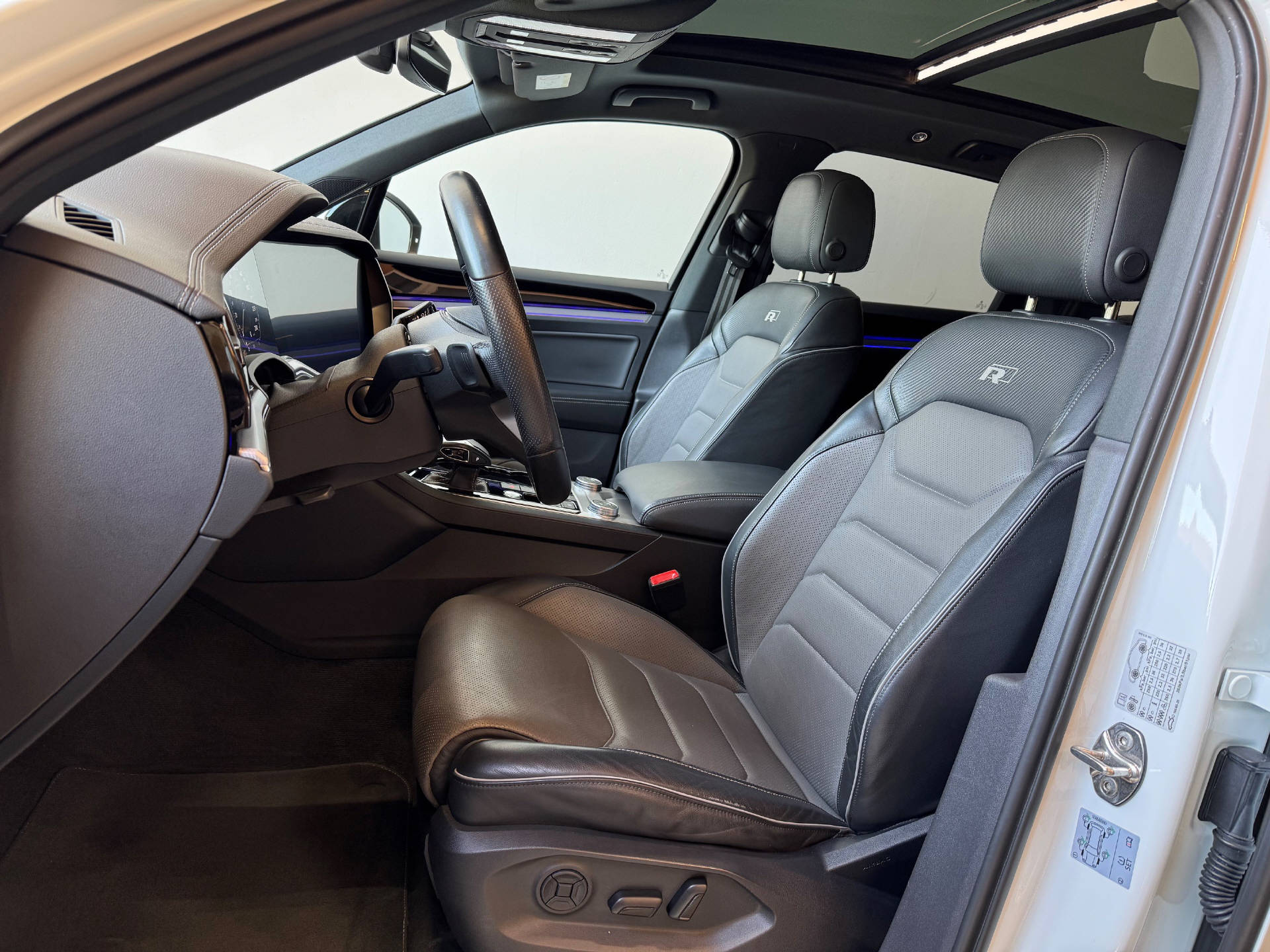 VW Touareg 3.0 V6 TDI 286 R-Line-image-3