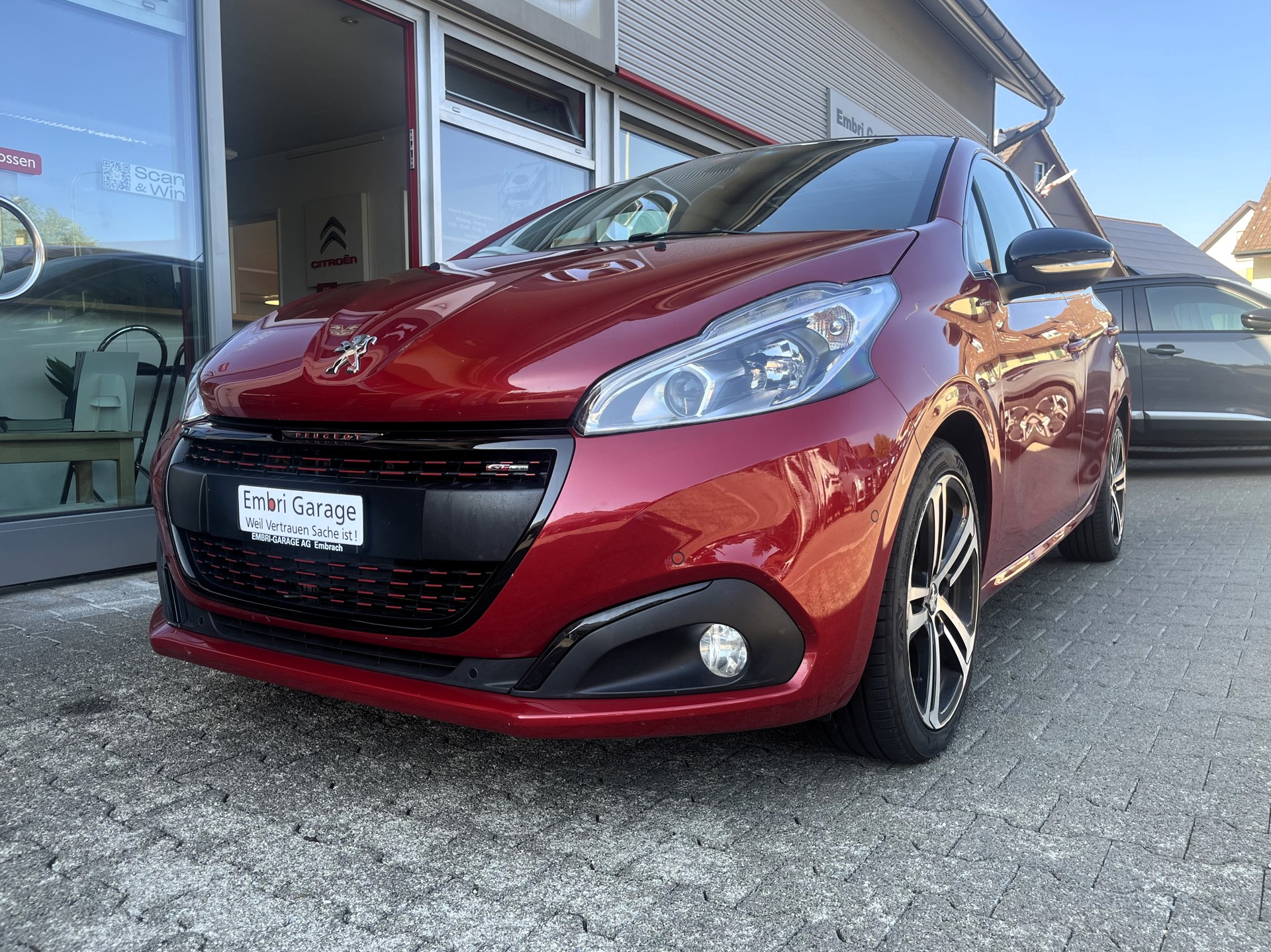PEUGEOT 208 1.2 PureTech GT Line-image-2