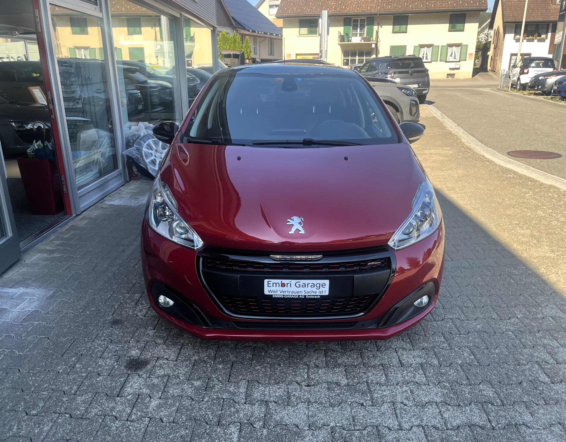 PEUGEOT 208 1.2 PureTech GT Line-image-1