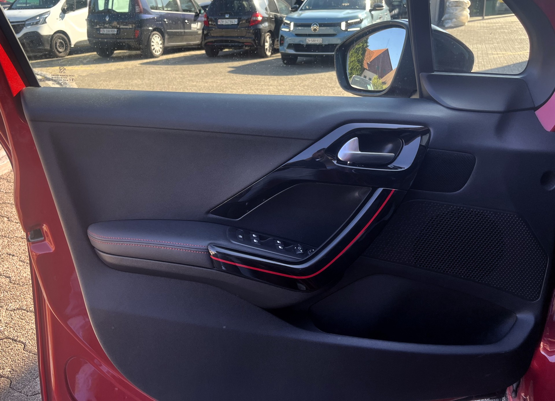 PEUGEOT 208 1.2 PureTech GT Line-image-15