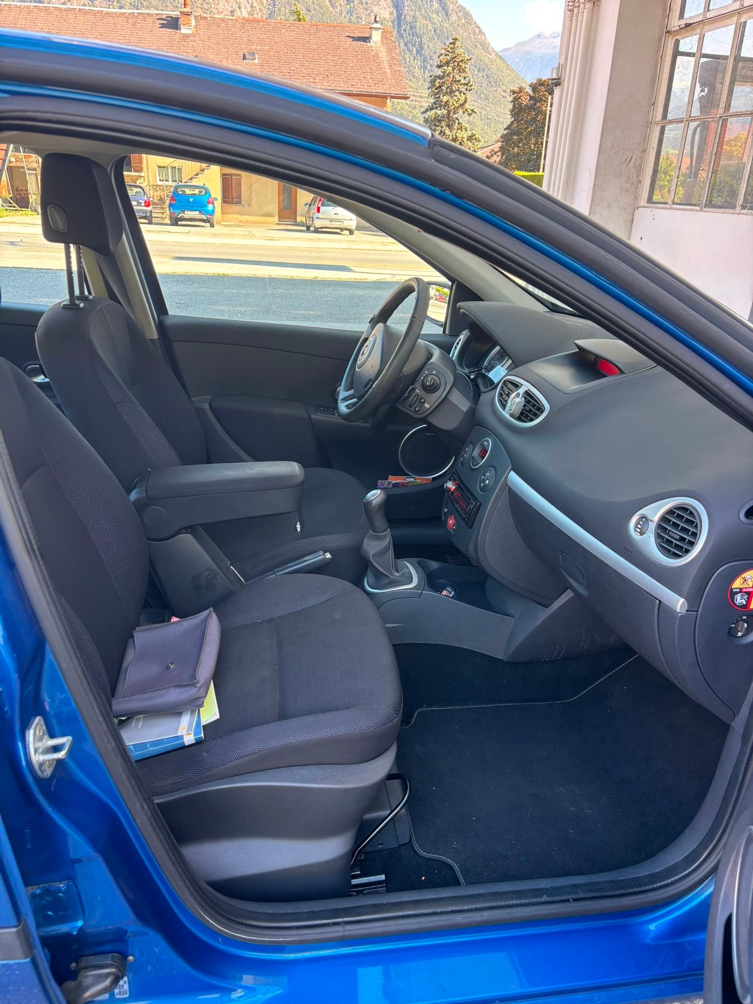 RENAULT Clio 1.6 16V Dynamique-image-5