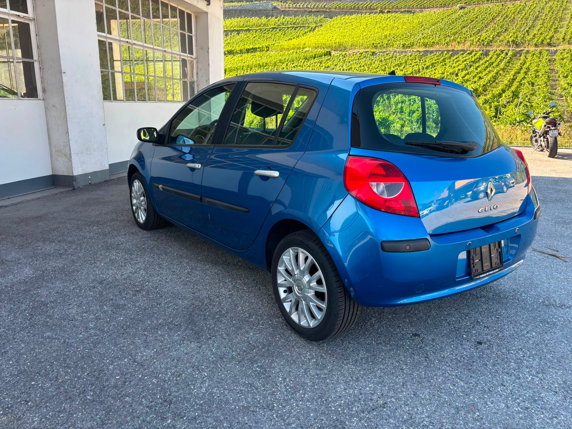RENAULT Clio 1.6 16V Dynamique-image-11