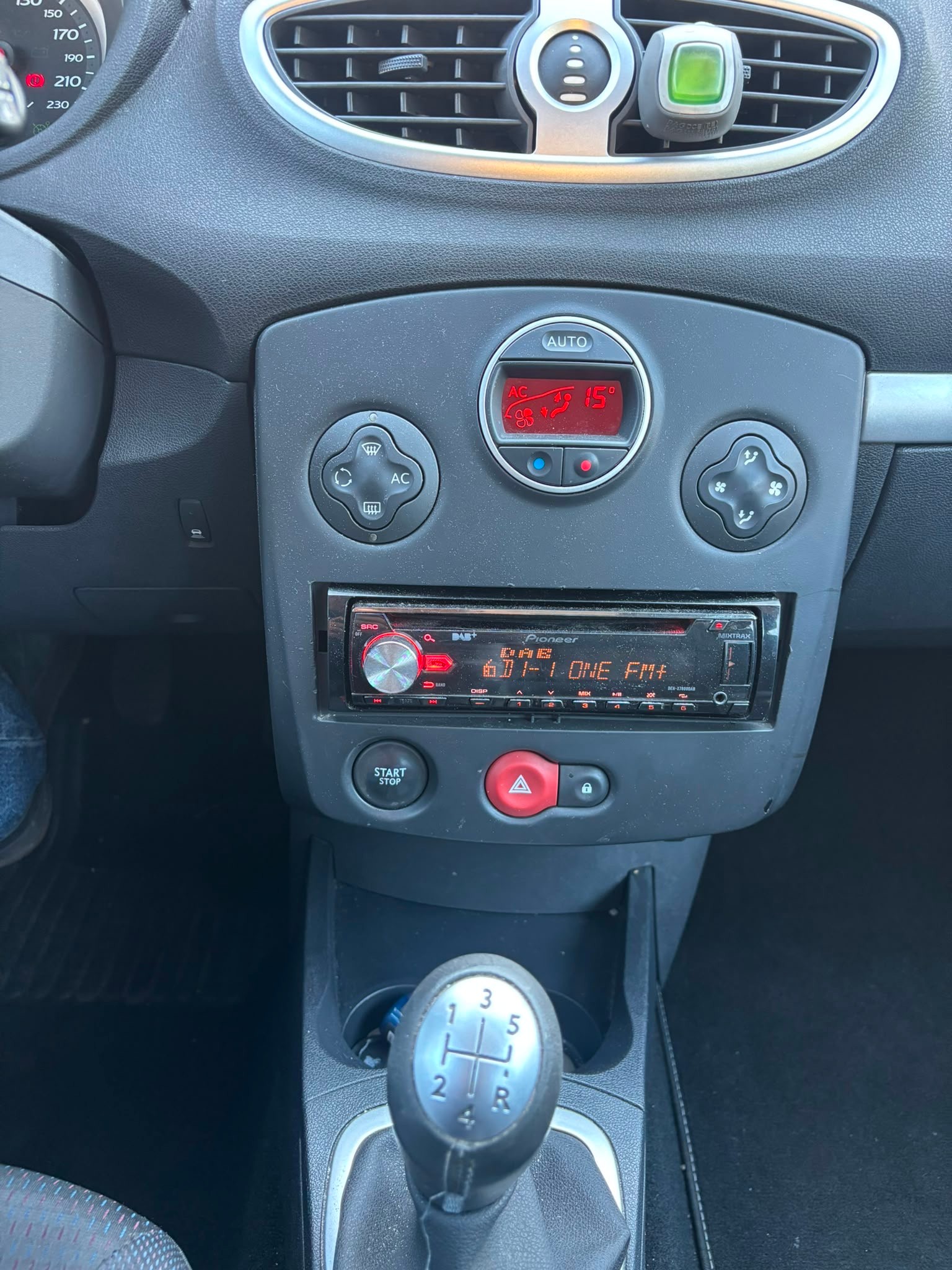 RENAULT Clio 1.6 16V Dynamique-image-6