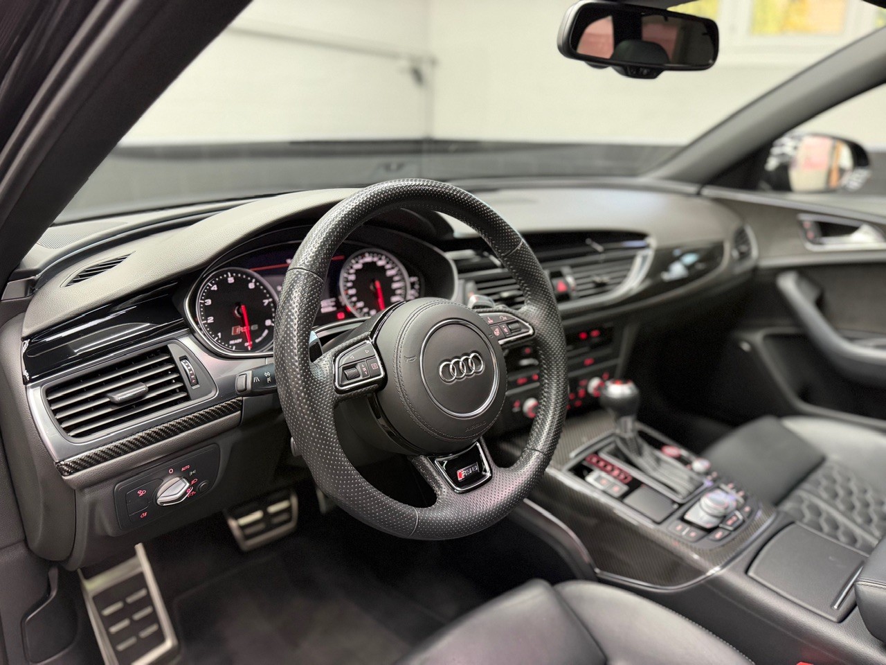 AUDI RS6 Avant 4.0 TFSI V8 performance quattro | CH-Auto | Lowide Wheels | Schiebedach | 360° Kamera | Grau Matt-image-14
