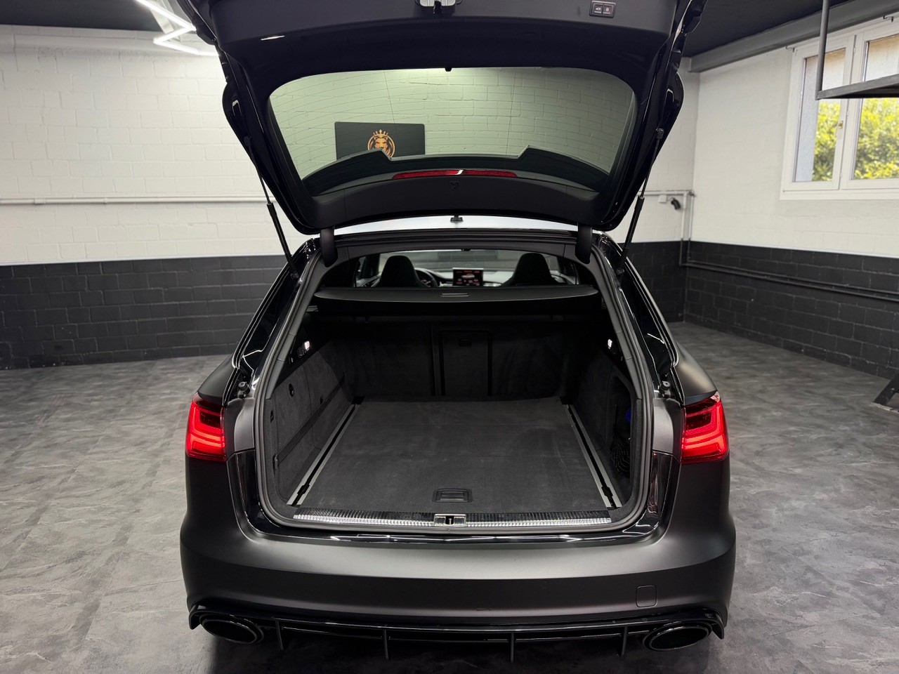 AUDI RS6 Avant 4.0 TFSI V8 performance quattro | CH-Auto | Lowide Wheels | Schiebedach | 360° Kamera | Grau Matt-image-21