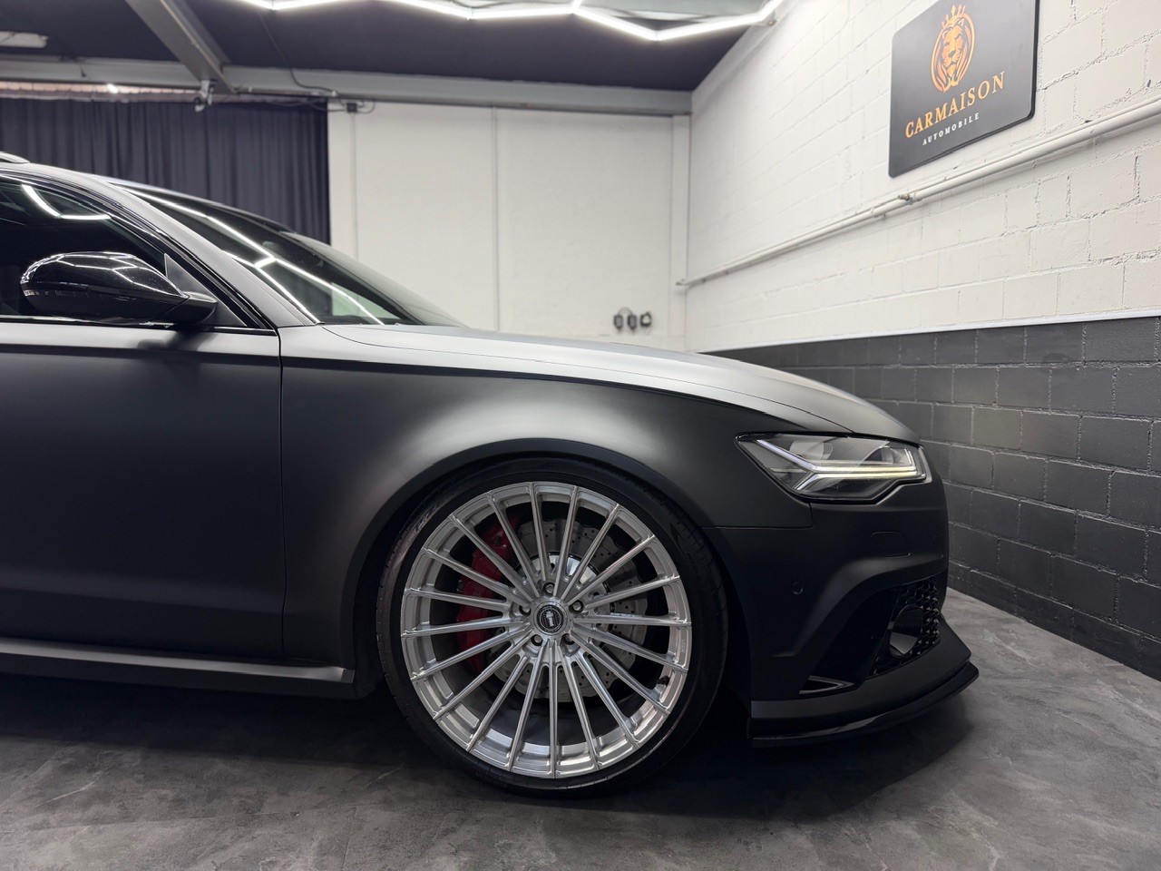 AUDI RS6 Avant 4.0 TFSI V8 performance quattro | CH-Auto | Lowide Wheels | Schiebedach | 360° Kamera | Grau Matt-image-9