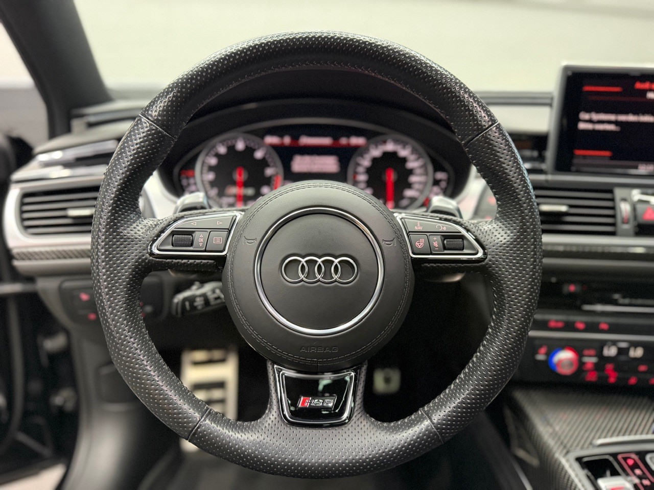 AUDI RS6 Avant 4.0 TFSI V8 performance quattro | CH-Auto | Lowide Wheels | Schiebedach | 360° Kamera | Grau Matt-image-15