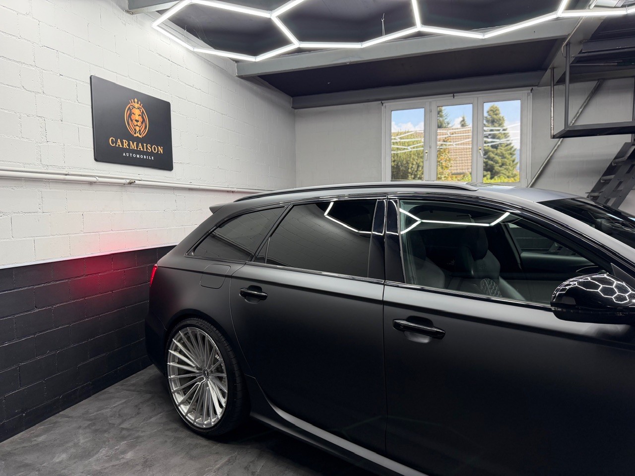 AUDI RS6 Avant 4.0 TFSI V8 performance quattro | CH-Auto | Lowide Wheels | Schiebedach | 360° Kamera | Grau Matt-image-4