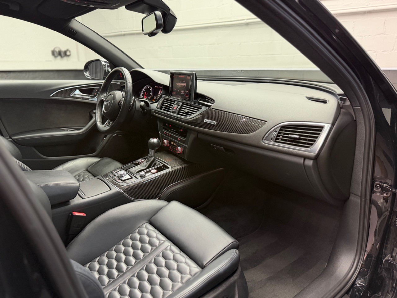 AUDI RS6 Avant 4.0 TFSI V8 performance quattro | CH-Auto | Lowide Wheels | Schiebedach | 360° Kamera | Grau Matt-image-23