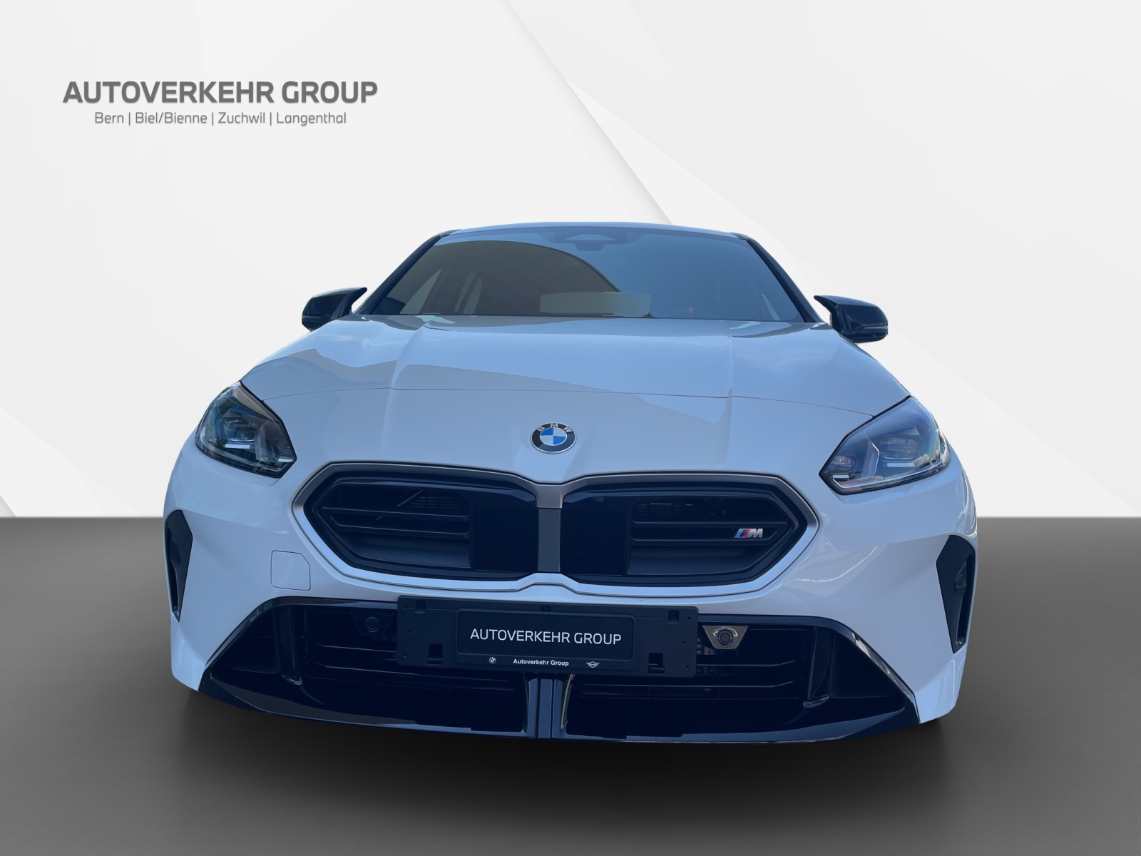 BMW M135 x Drive / 0.0% Leasing-showroom-element-1