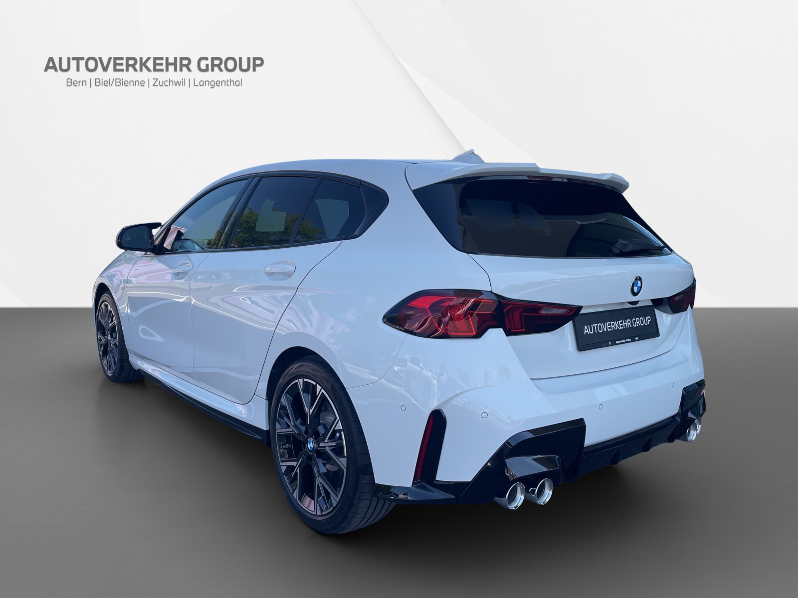 BMW M135 x Drive / 0.0% Leasing-showroom-element-3