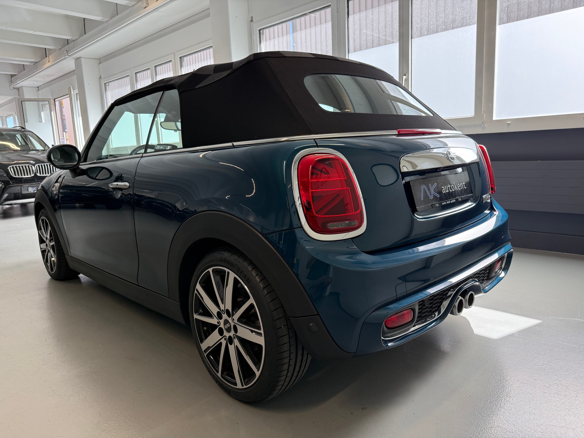 MINI Cooper S Cabriolet Sidewalk DKG-image-9
