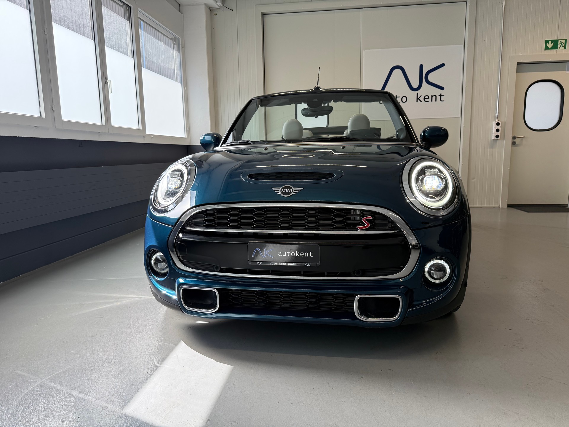 MINI Cooper S Cabriolet Sidewalk DKG-showroom-element-1