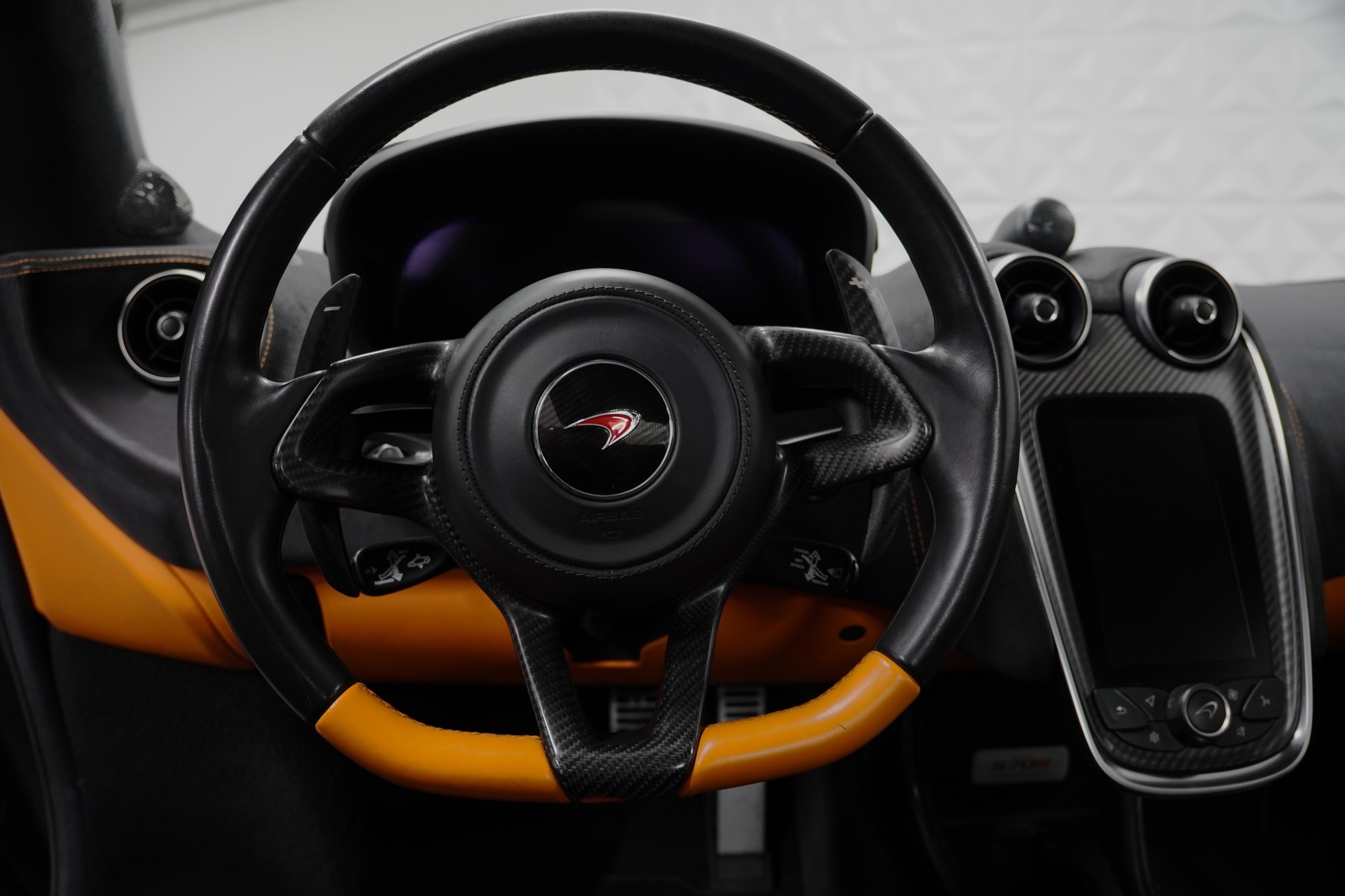 McLAREN 570S Spider 3.8 V8 SSG-image-13