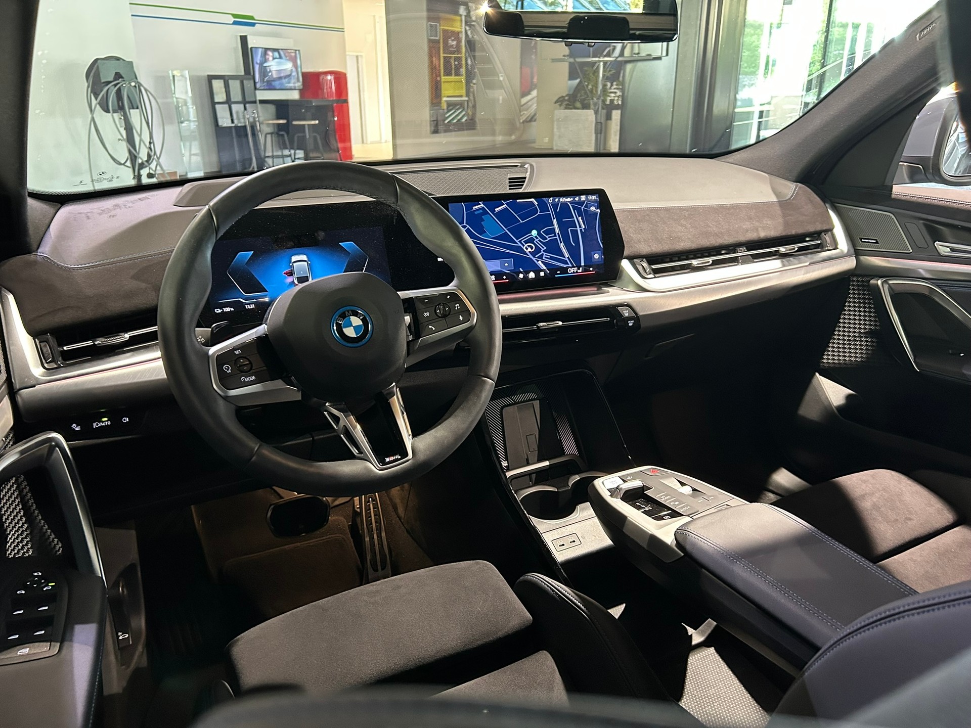 BMW iX2 xDrive 30 Edition M Sport-image-18