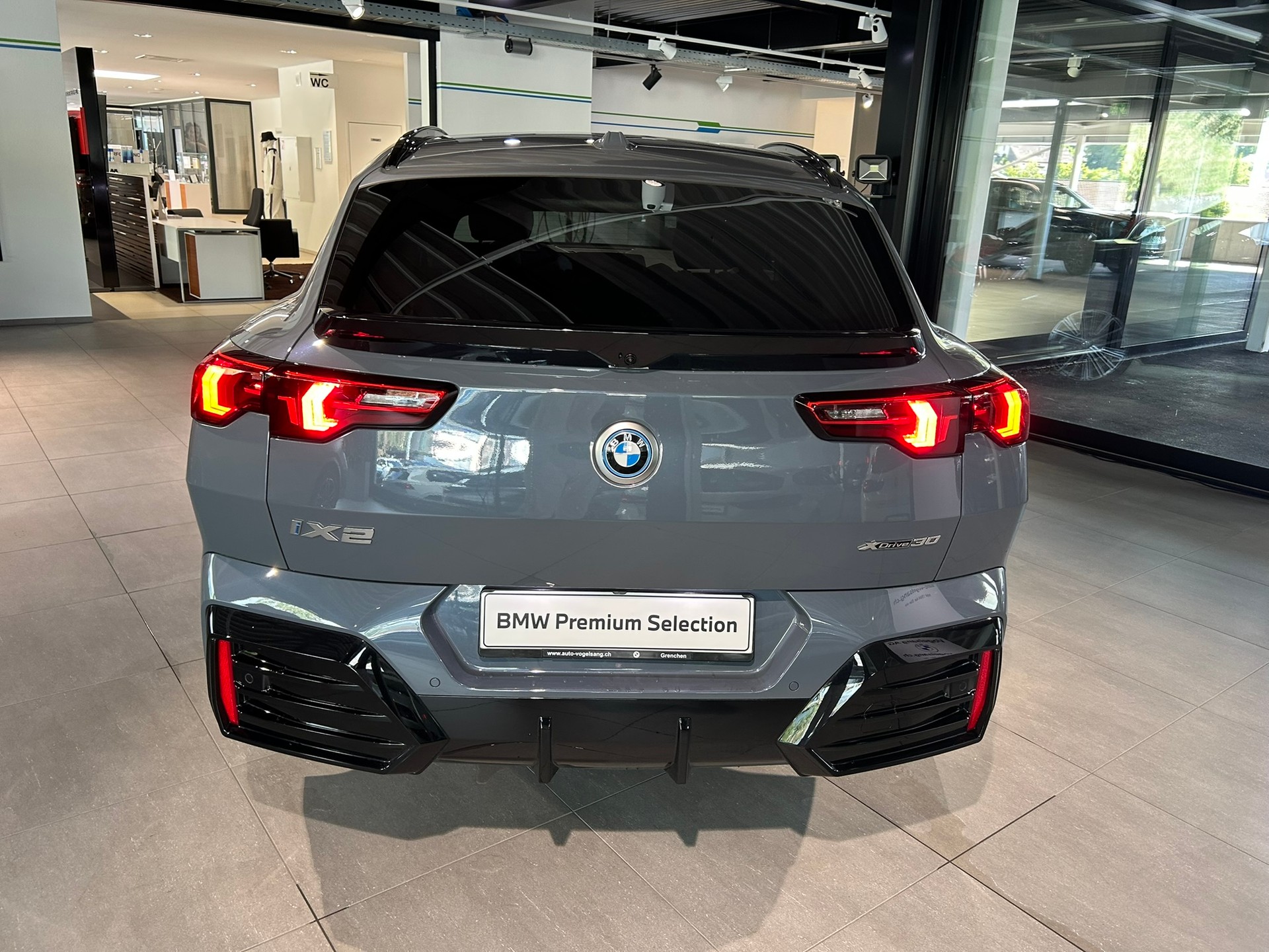 BMW iX2 xDrive 30 Edition M Sport-image-8