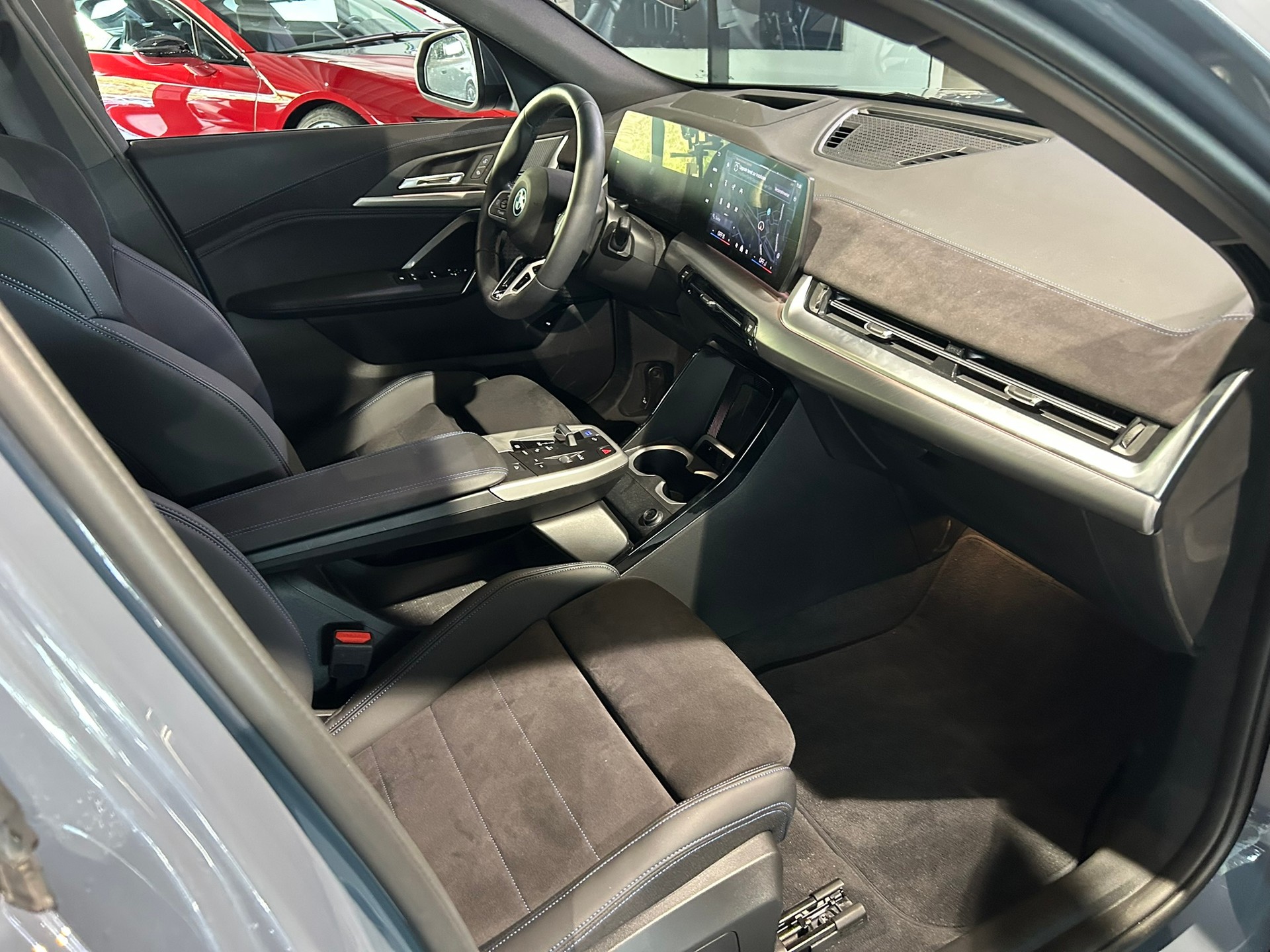 BMW iX2 xDrive 30 Edition M Sport-image-26