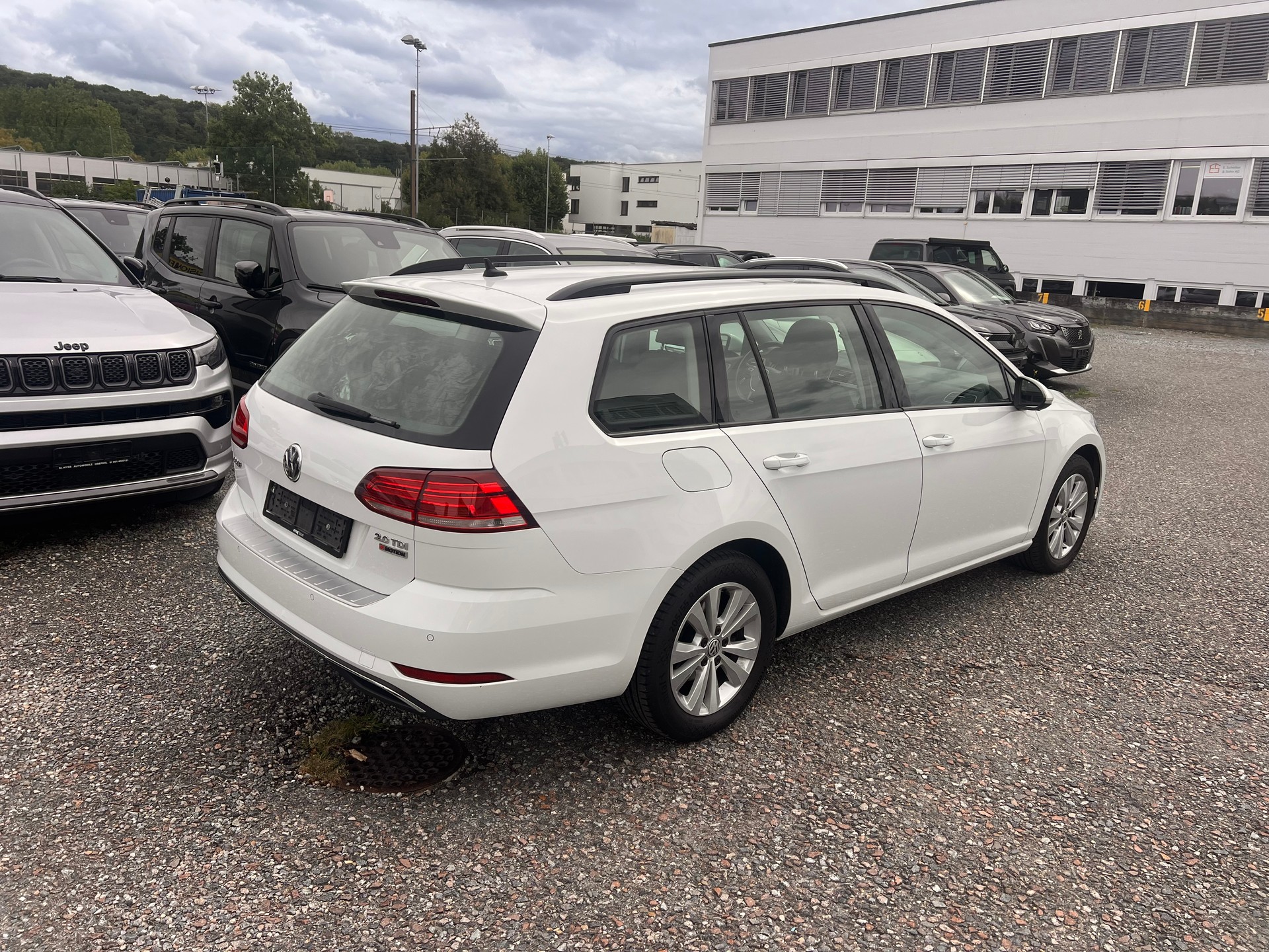 VW Golf Variant 2.0 TDI Comfortline 4Motion-image-5
