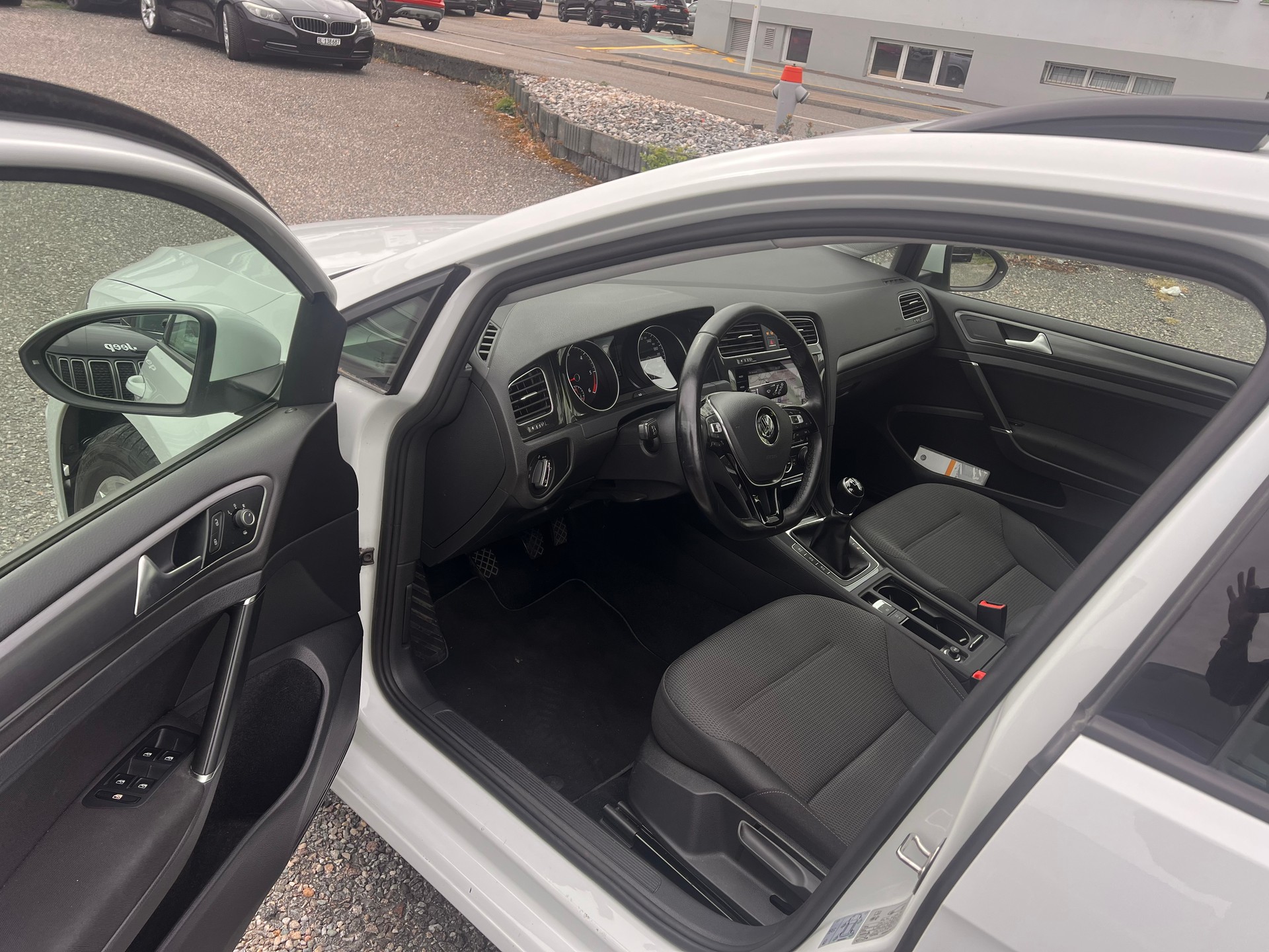 VW Golf Variant 2.0 TDI Comfortline 4Motion-image-10