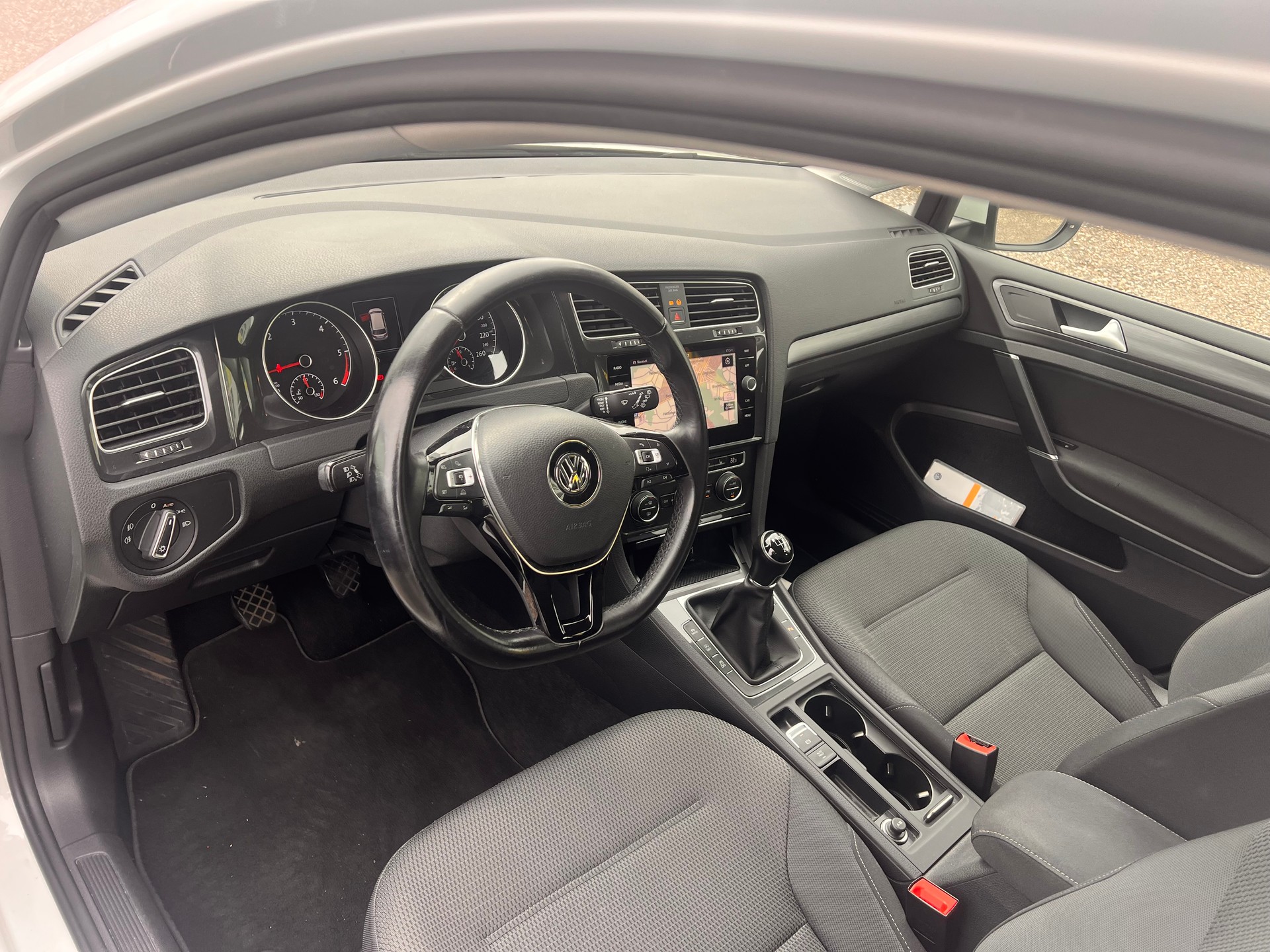 VW Golf Variant 2.0 TDI Comfortline 4Motion-image-8