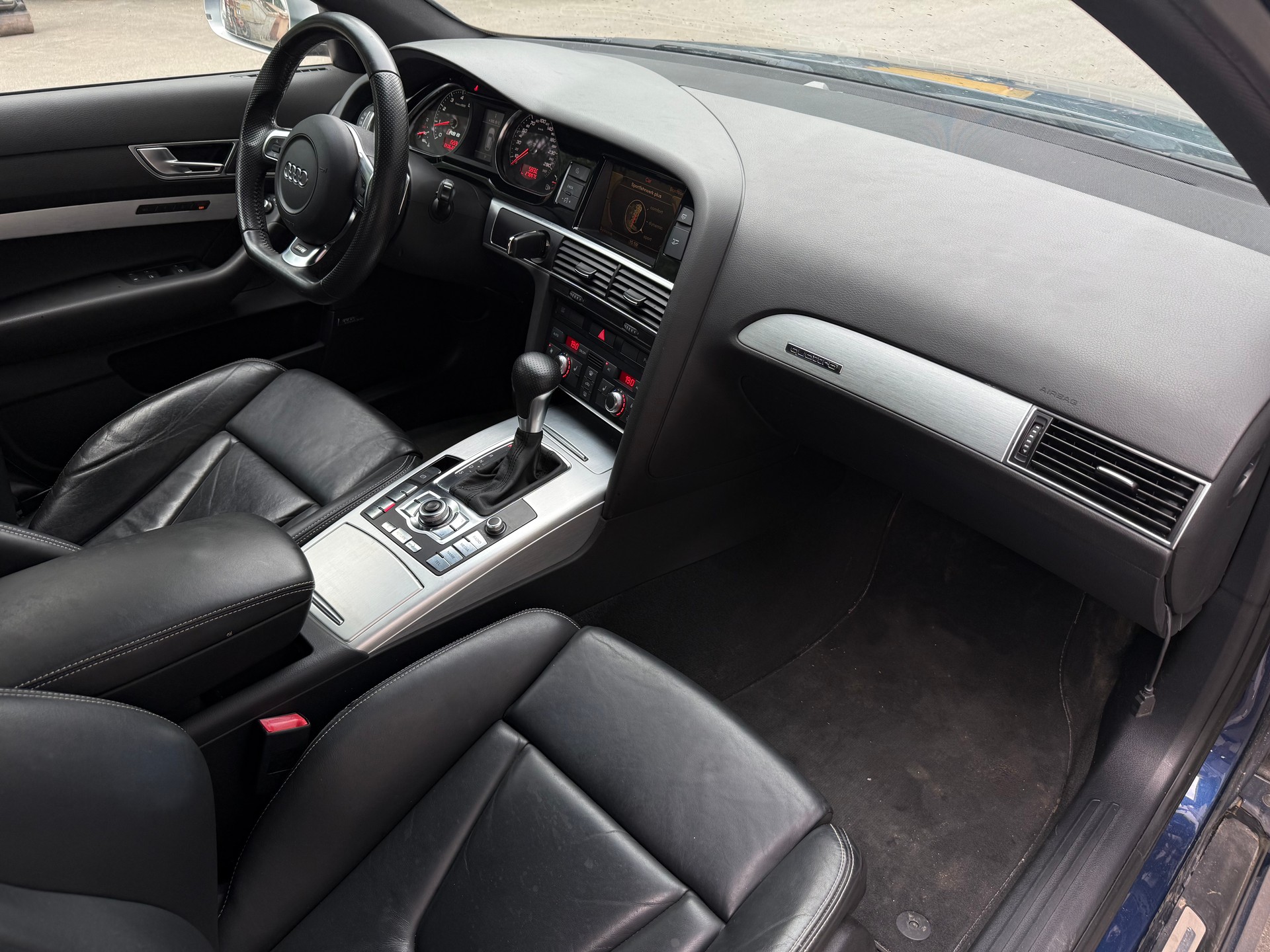 AUDI RS6 Avant 5.0 TFSI V10 quattro tiptronic-image-13