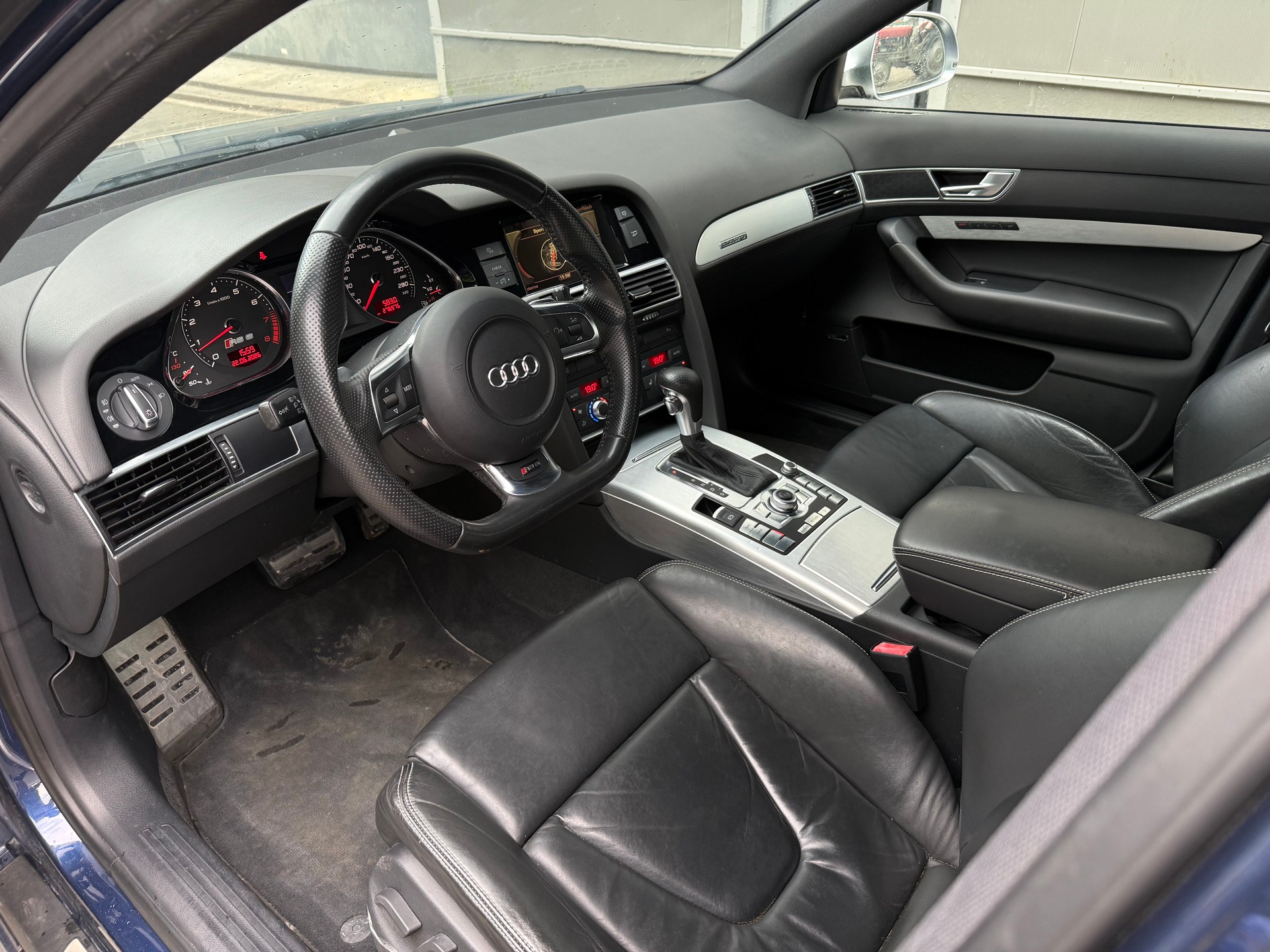 AUDI RS6 Avant 5.0 TFSI V10 quattro tiptronic-image-9