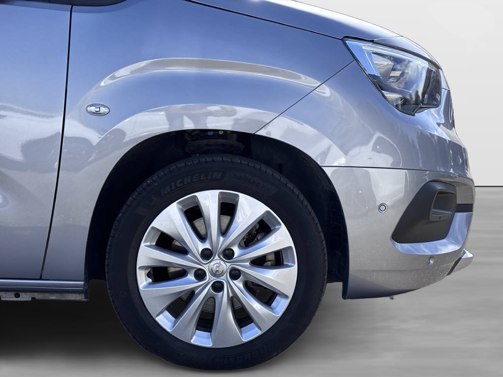 OPEL Combo Life 1.5 D Ultimate S/S 7 places-image-7