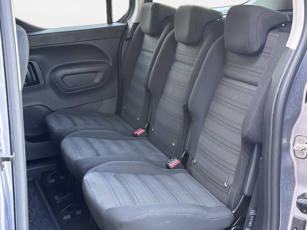 OPEL Combo Life 1.5 D Ultimate S/S 7 places-image-19