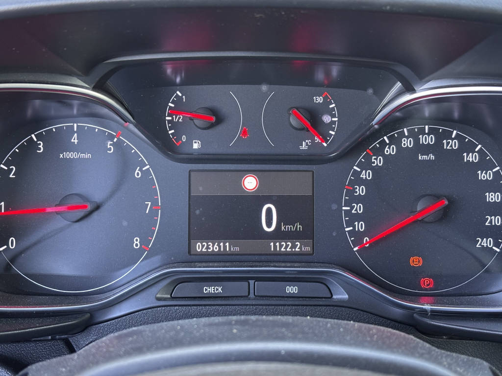 OPEL Combo Life 1.5 D Ultimate S/S 7 places-image-11