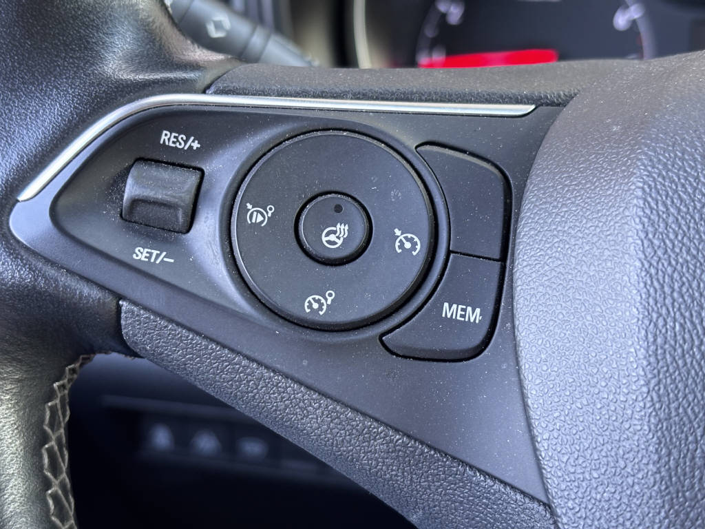 OPEL Combo Life 1.5 D Ultimate S/S 7 places-image-17
