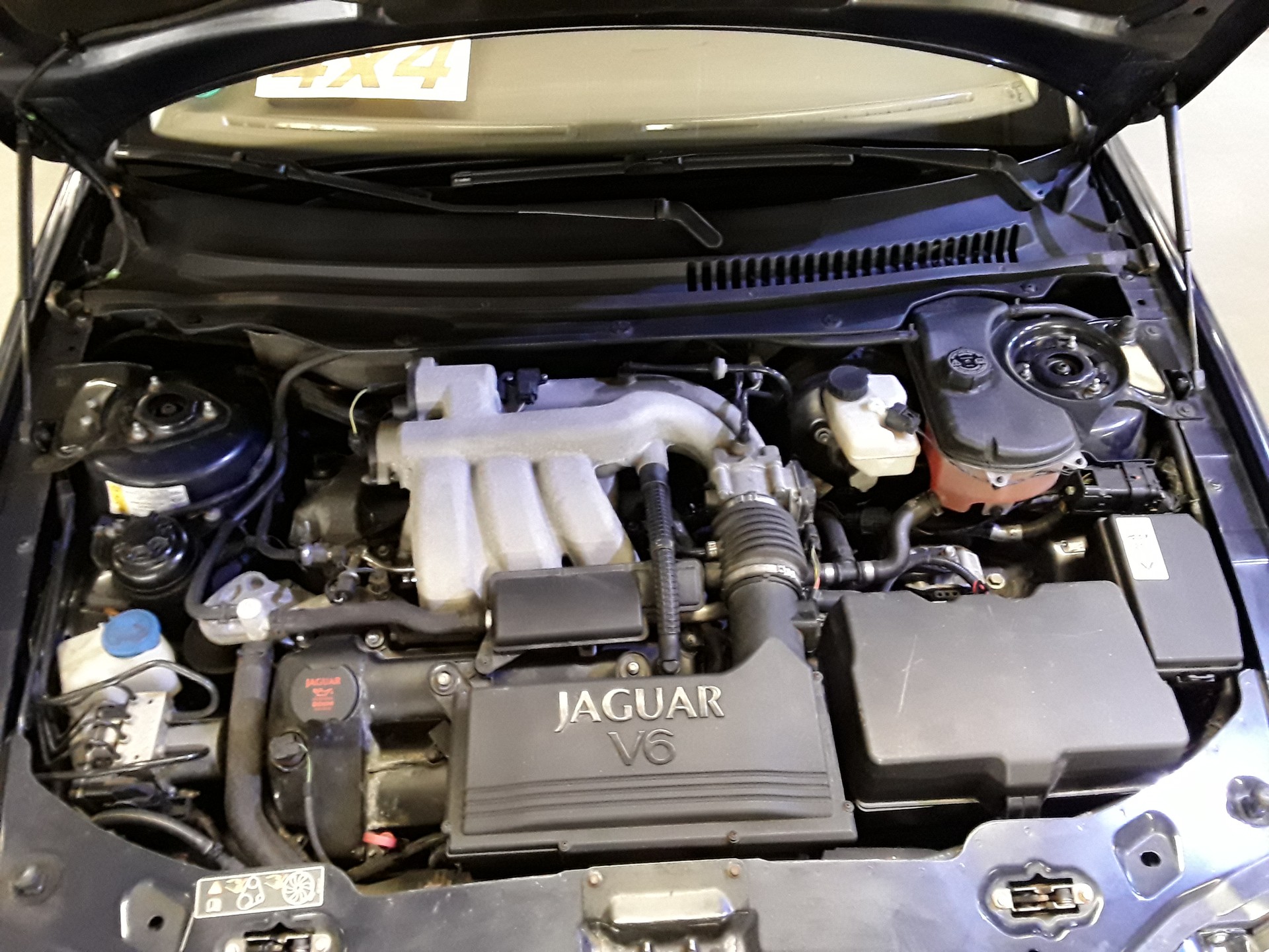 JAGUAR X-Type Estate 2.5 V6 Traction4 Sov. Anniv. Pack Autom.-image-9