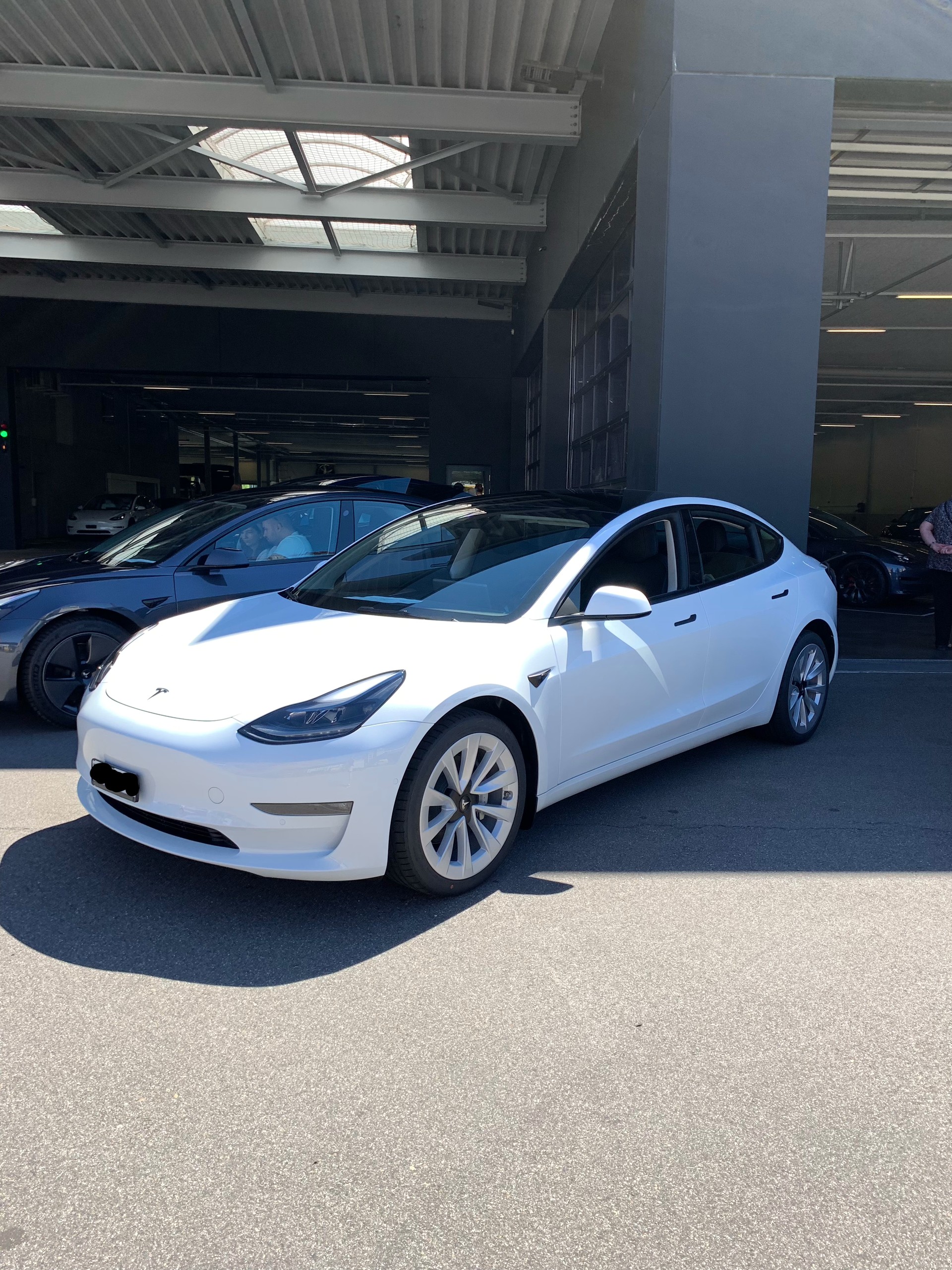 TESLA LR AWD Refresh – nur 43’300 km | AMD Ryzen | Enhanced Autopilot | USS | 2 Radsätze & Garantie