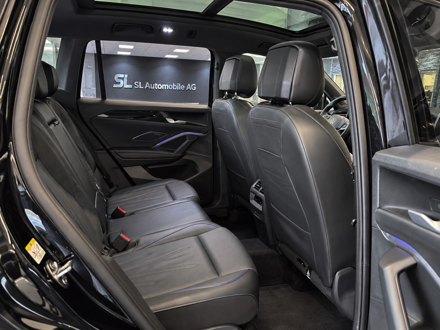 VW Tiguan 2.0 TDI SCR R-Line 4Motion DSG / Vollausstattung / Panoramadach / Leasing ab 399.--showroom-element-3