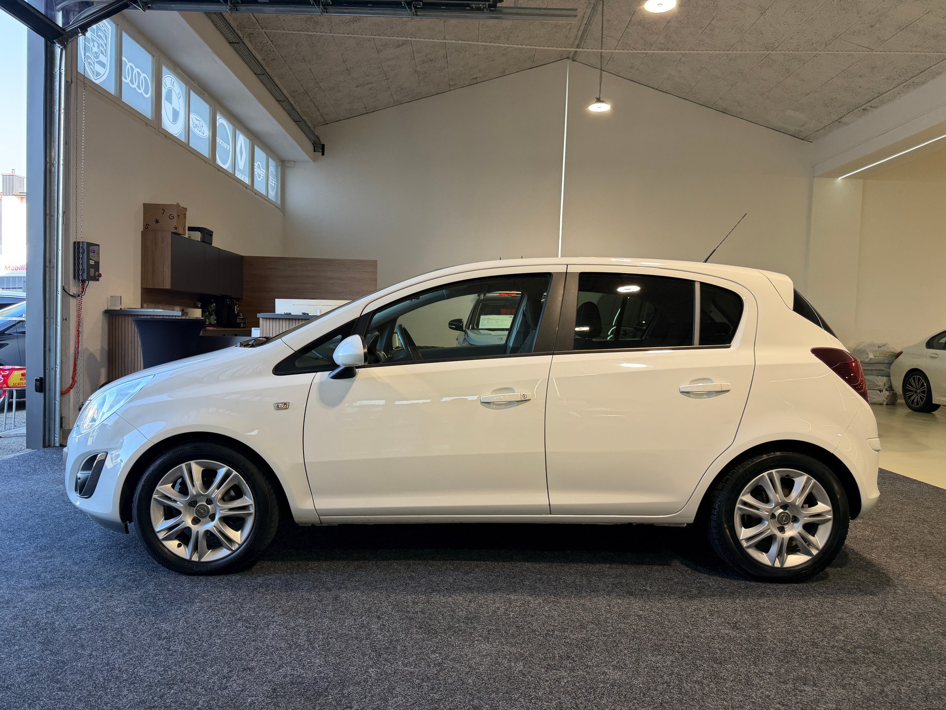 OPEL Corsa 1.4 TP Color Edition-showroom-element-3