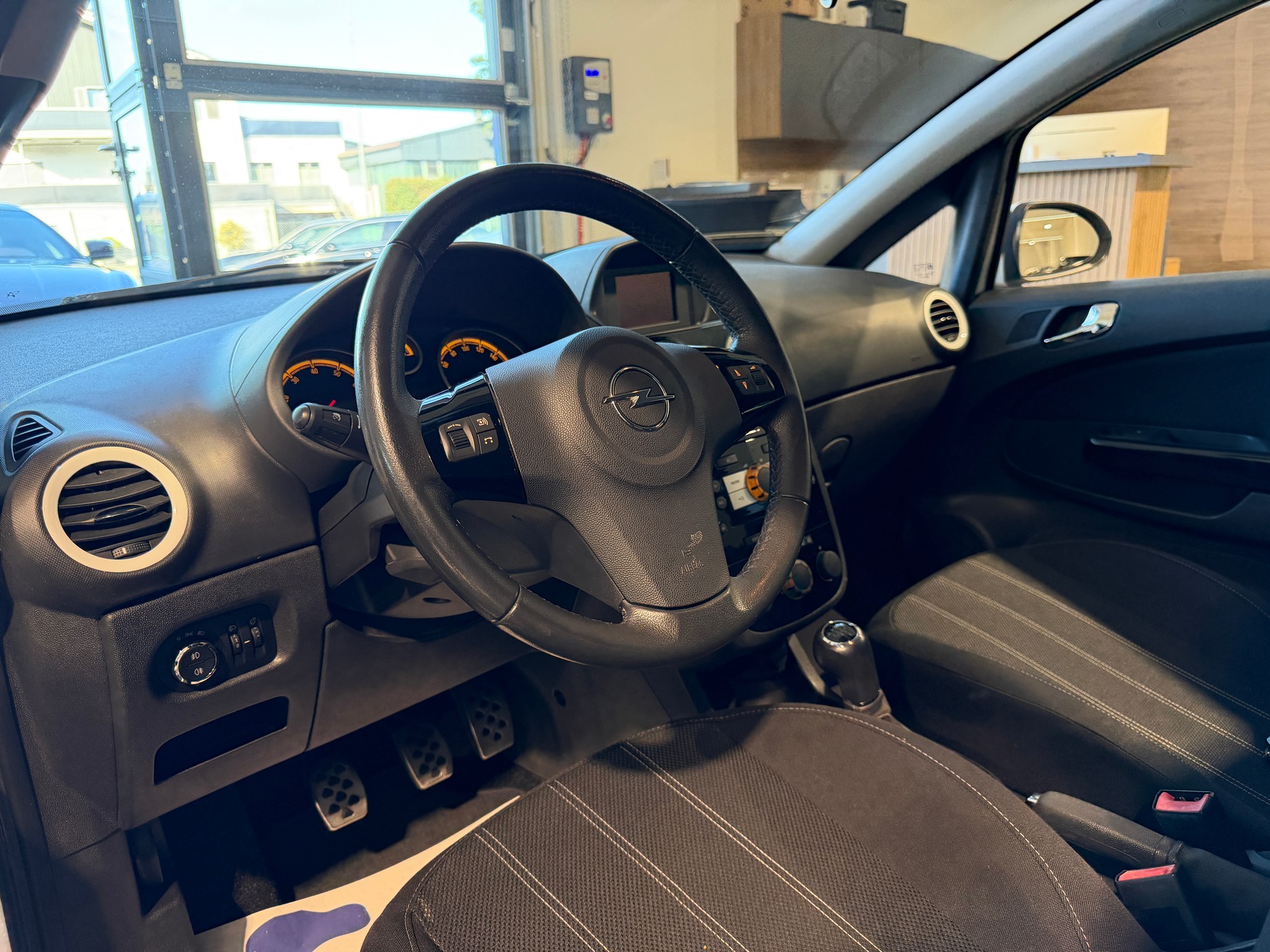 OPEL Corsa 1.4 TP Color Edition-image-13